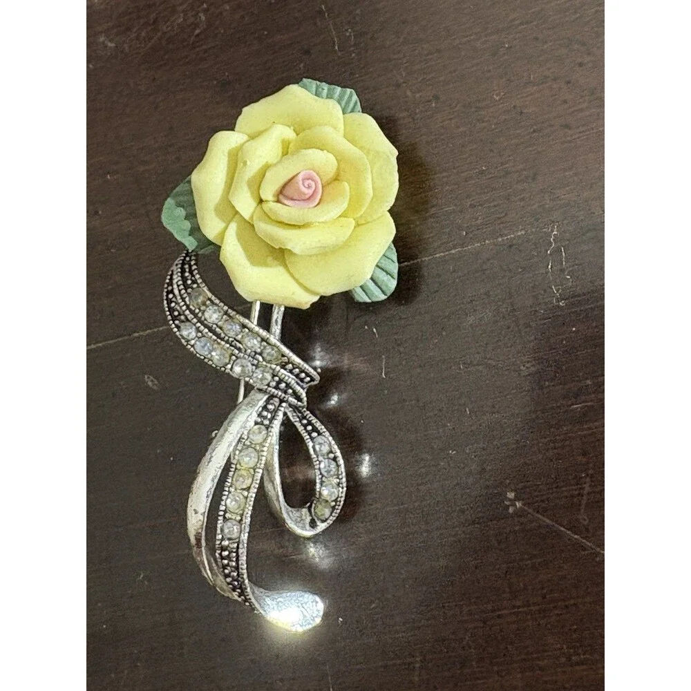 Vintage AVON Porcelain Sweet Yellow Rose Silver Tone & Rhinestone Brooch Pin - Picture 9 of 9
